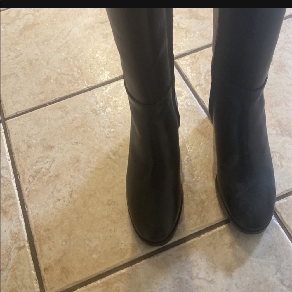 Tory Burch almost new boot. very clean.